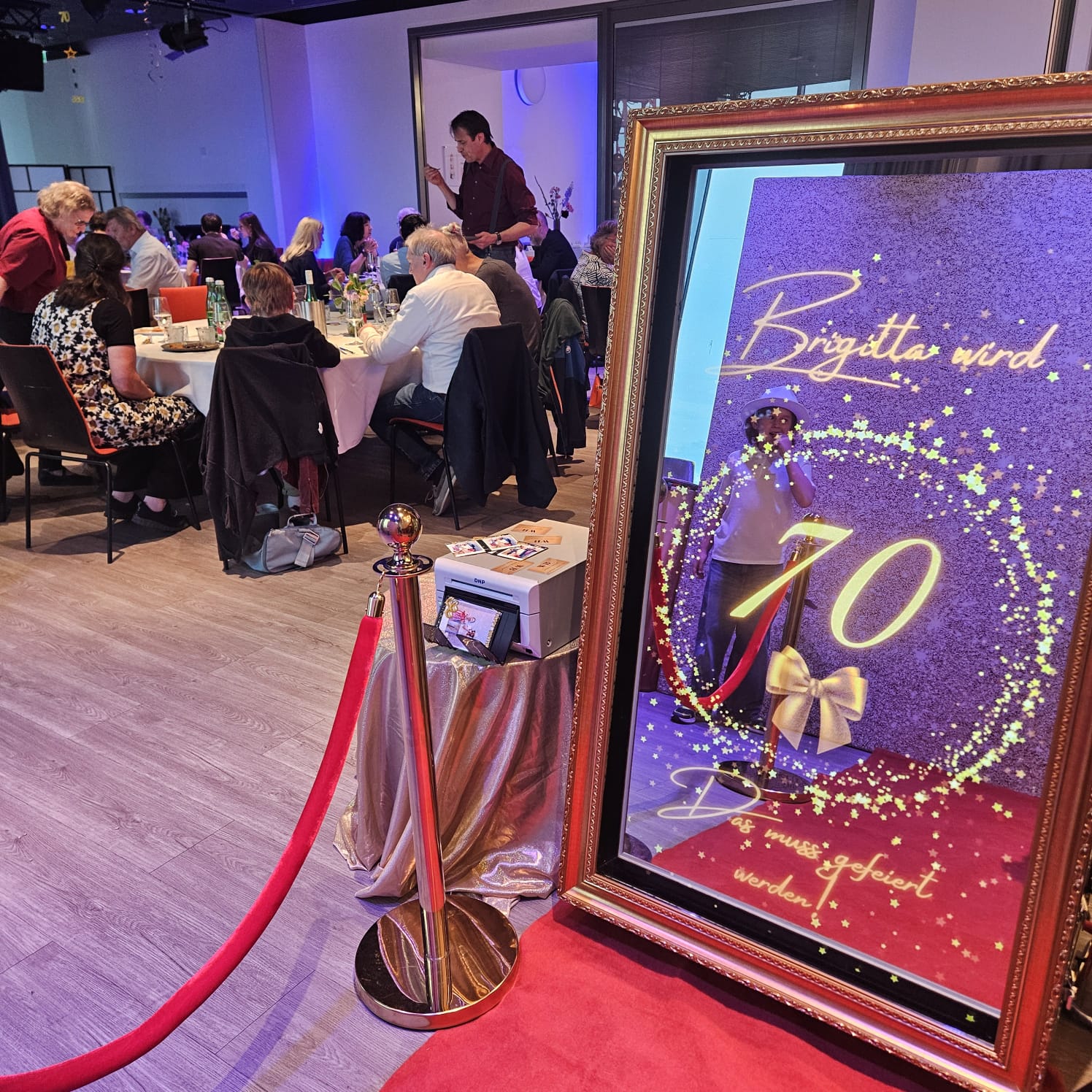 Golden Magic Mirror bei Geburtstagsfeier – Unterhaltung für alle Gäste